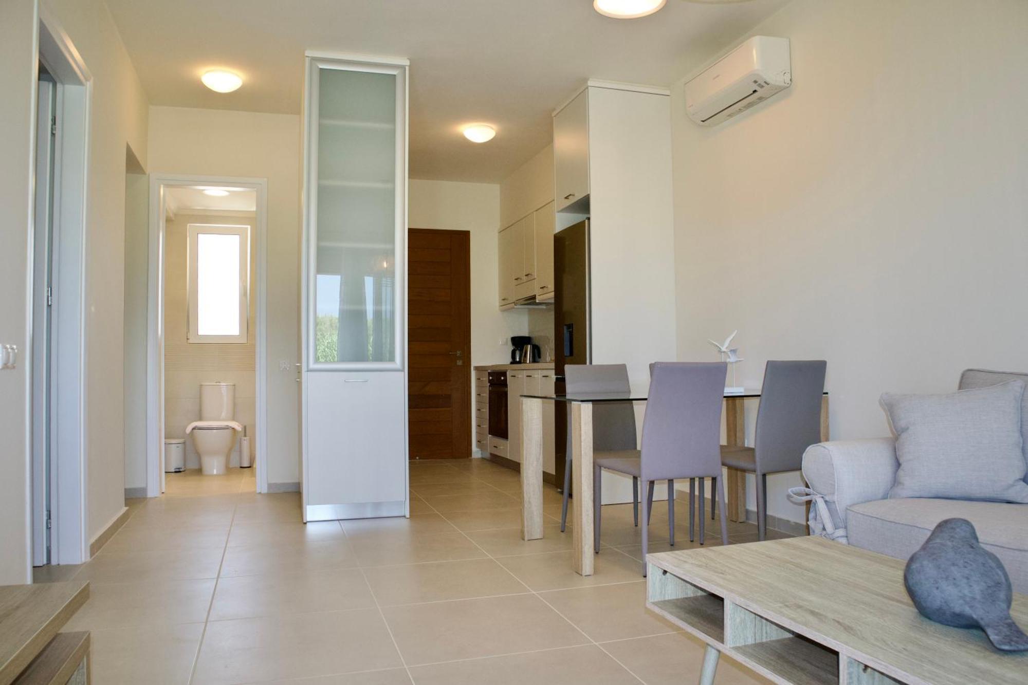 Resitour - Aphrodite Beachfront Pirgos Psilonerou Habitación foto