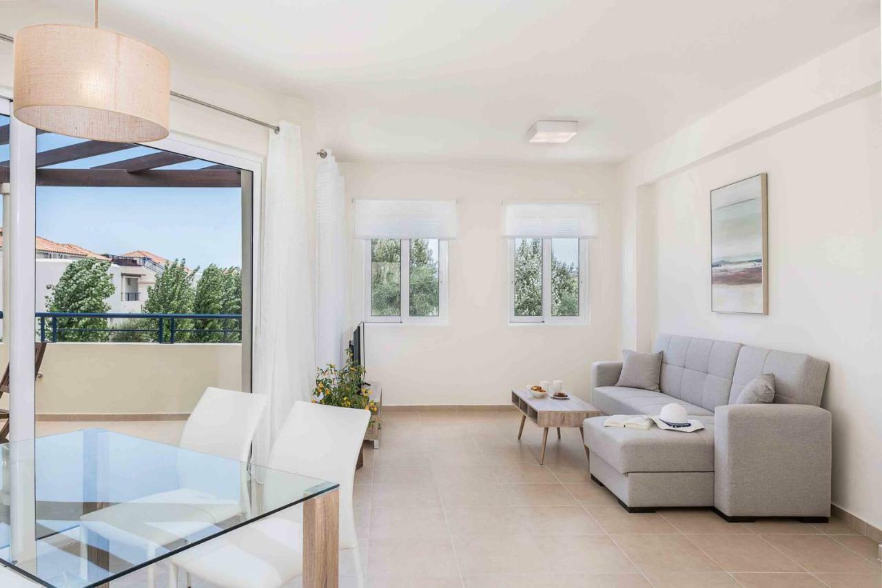 Resitour - Aphrodite Beachfront Pirgos Psilonerou Exterior foto