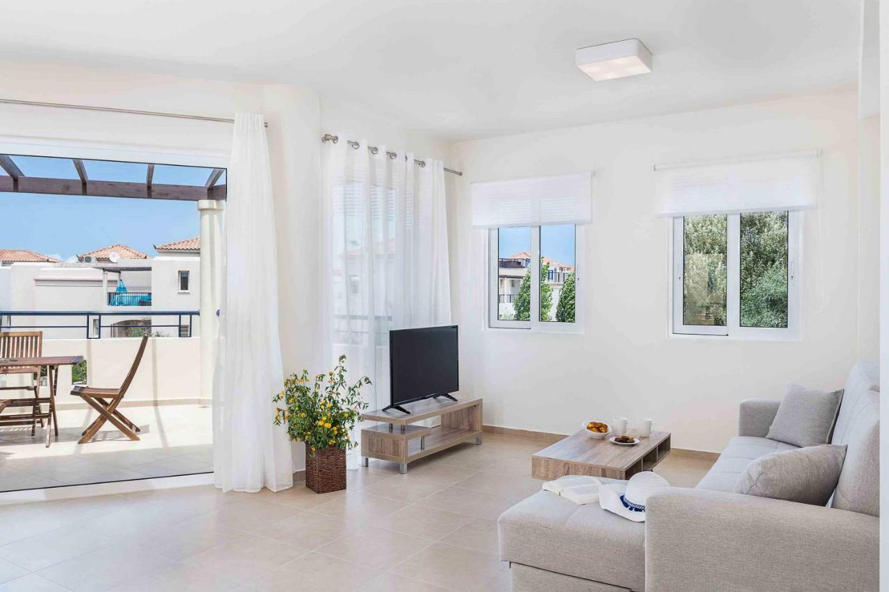 Resitour - Aphrodite Beachfront Pirgos Psilonerou Exterior foto