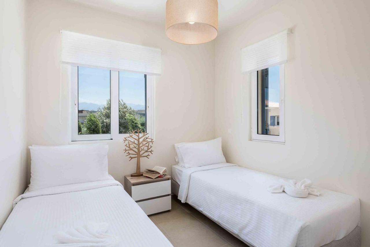 Resitour - Aphrodite Beachfront Pirgos Psilonerou Exterior foto